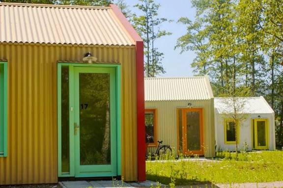 Ngôi làng màu sắc sử dụng năng lượng mặt trời dành cho người vô gia cư ở Hà Lan
